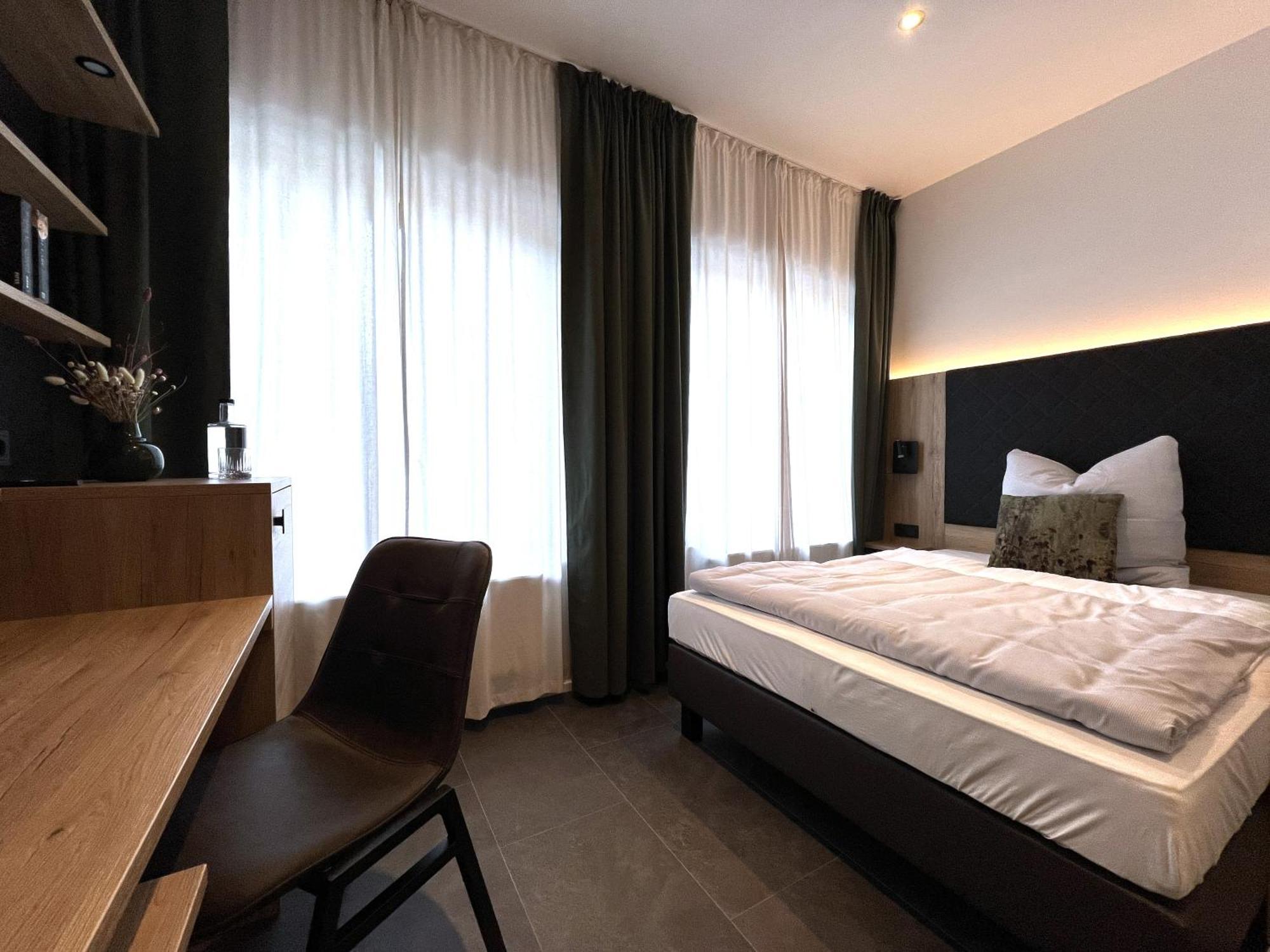 Hotel Haus Kuckenberg à Burscheid Extérieur photo
